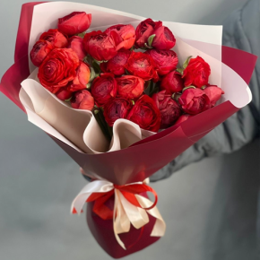 Букет из 21 красного ранункулюса в Дмитрове