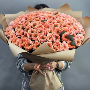 Букет "Персик" из 101 махровой розы Риджентс парк (60 см) в Дмитрове