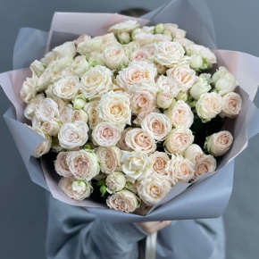 Букет "Кремовый микс" из 25 кустовых роз (50 см) в Дмитрове