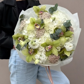 Букет "Эдем" из гортензии, орхидей, эустом, эвкалипта и озатамнуса в Дмитрове
