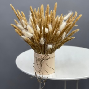 Композиция в шляпной коробке из колосков и лагуруса в Дмитрове