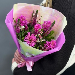 Букет "Вспышка" из гиацинтов, хамелациума и вероники в Дмитрове