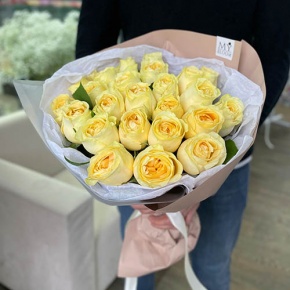 Букет из 25 пионовидных кремовых роз Баттеркап (50 см) в Дмитрове