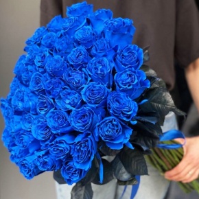 Букет из 51 синей розы Эквадор под ленту (70 см) в Дмитрове