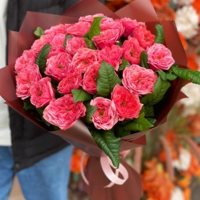 Букет из 25 махровых пионовидных роз Риджентс парк  (60 см) в Дмитрове
