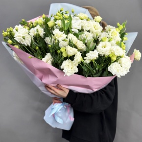 Букет "Изысканность" из 31 белой эустомы в Дмитрове