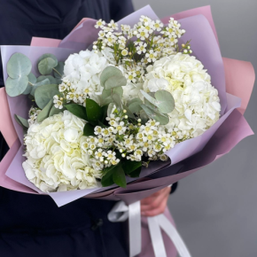 Букет "Суприм" из гортензий и хамелациума в Дмитрове