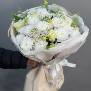 Букет "Меланхолия" из роз и хризантем в Дмитрове