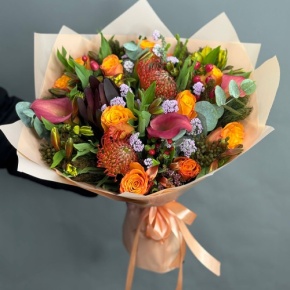 Букет "Даниэлла" из калл, роз, гиперикума, сафари, капса и лейко в Дмитрове