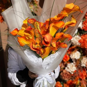 Монобукет из 21 оранжевой каллы в Дмитрове