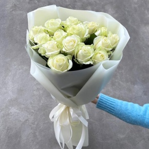 Букет "Умка" из 15 белых роз (50 см) в Дмитрове