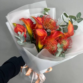 Букет "Империал" из калл, лейко и эвкалипта в Дмитрове