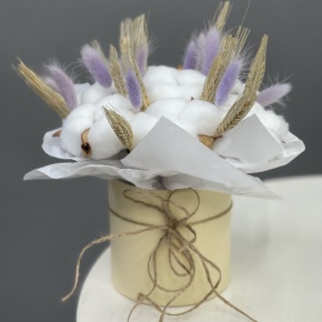 Композиция в шляпной коробке из хлопка, лагуруса и пшеницы (Сухоцвет) в Дмитрове