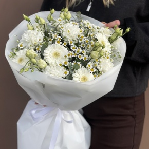 Букет "Вера и надежда" из ромашек, гербер, эвкалипта, диантусов и эустом в Дмитрове