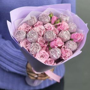 Букет из шоколадных пионов и кустовых роз в Дмитрове