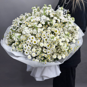 Букет "Эдем" из хризантем, маттиол и ромашек в Дмитрове