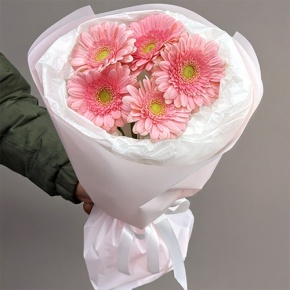 Букет из 5 розовых гербер мини в Дмитрове