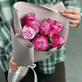 Букет "Сесилия" из 9 фиолетовых роз кения (40 см) в Дмитрове