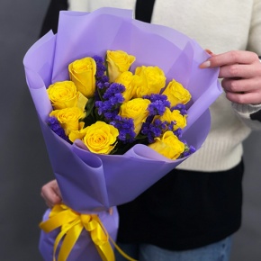 Букет "Лейкерс" из лимонных роз и статицы в Дмитрове