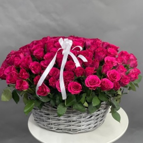 Композиция в корзине из 101 малиновой розы (40 см) в Дмитрове