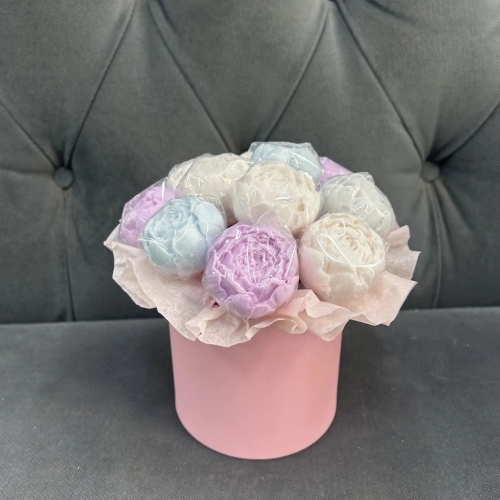 Сладкая композиция из 11 шоколадных пионов в Дмитрове