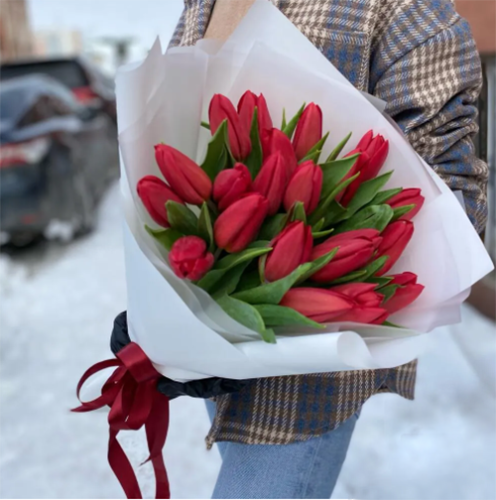 Букет красных тюльпанов в Дмитрове