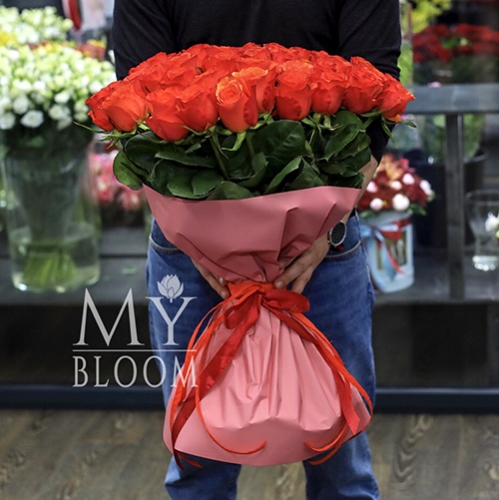 Букет 51 коралловая роза (60 см) в Дмитрове