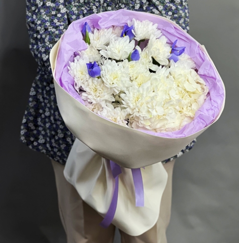 Букет "Грация" из ирисов, гортензии и кустовых хризантем в Дмитрове