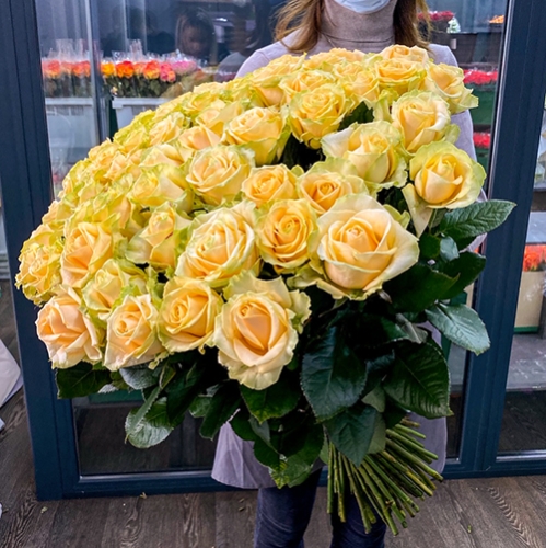 75 роз Аваланж (70 см) в Дмитрове