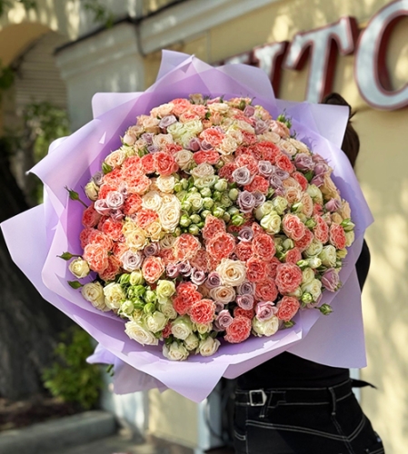 Букет из 101 кустовой розы микс в Дмитрове